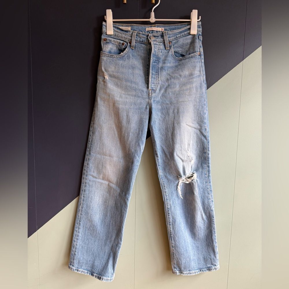 Levi's Ribcage Straight Medium Wash Ankle Jeans w/ Distressing,  Sz 28